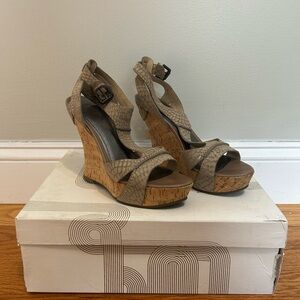 belle women’s heels size 7 great condition with original box